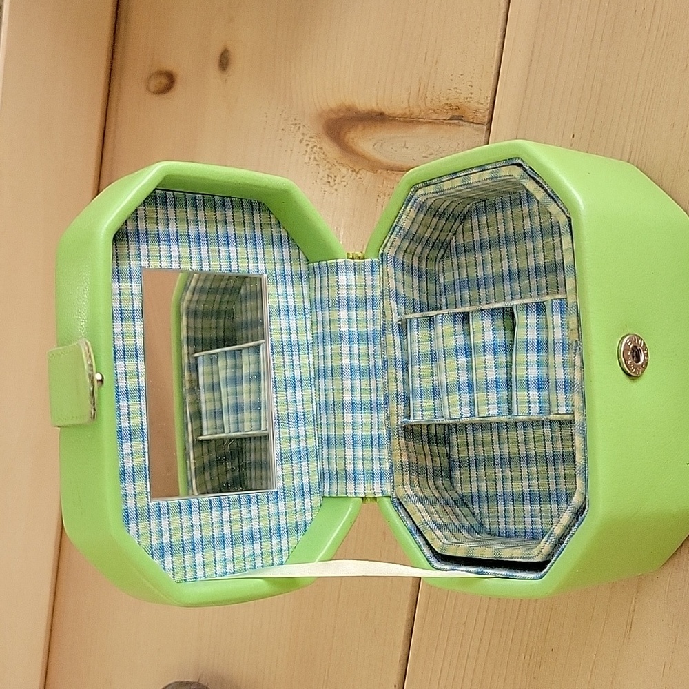 Green "R" Jewelry Box - Picture 4 of 6